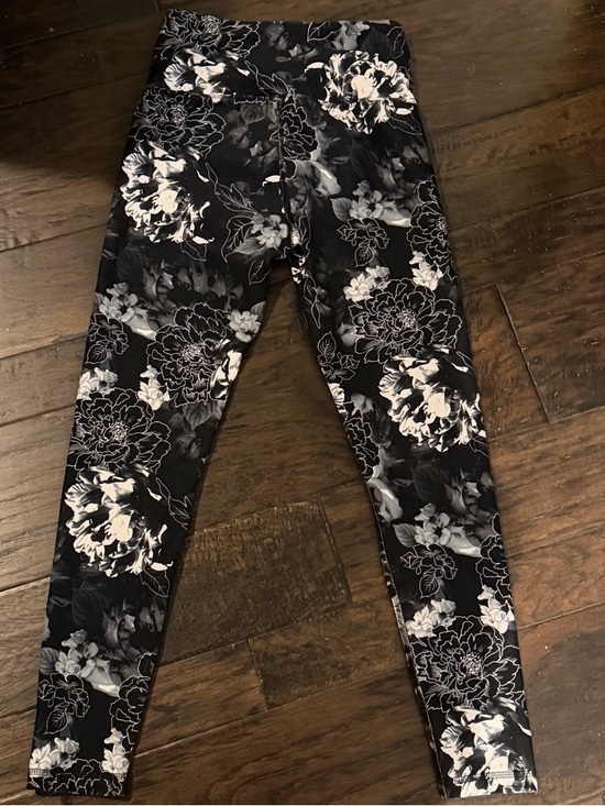 Balance collection black white floral yoga pants - Picture 2 of 2